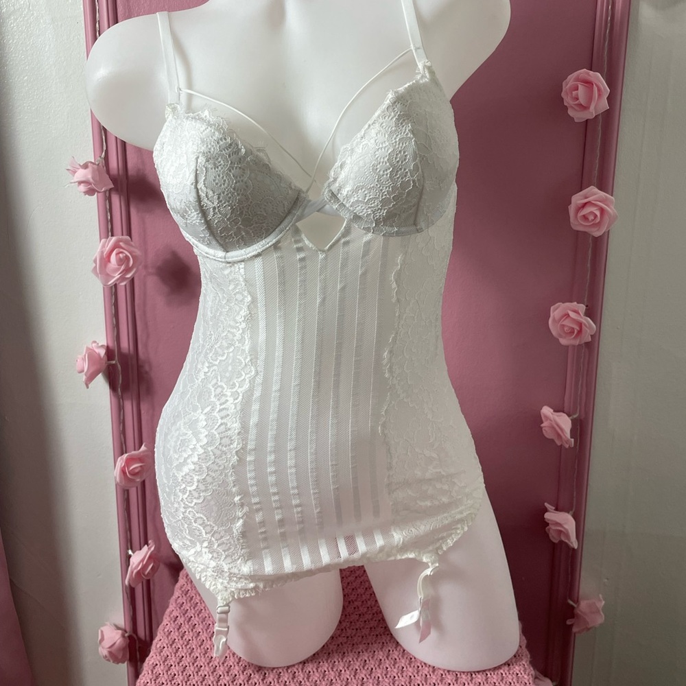 🧁 SMALL - lingerie bra top one piece - white dentelle see trough - jarretelle